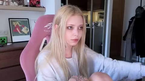 Elizabeth online show from March 30, 2026, 1:01 pm