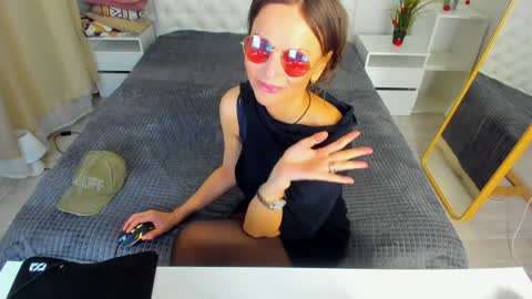 Elizabethangel online show from December 15, 2024, 11:09 pm