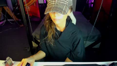 Elizabethangel online show from January 19, 2025, 8:51 pm