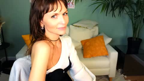 Elizabethangel online show from January 20, 2025, 9:24 am