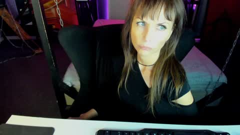 Elizabethangel online show from February 1, 2025, 9:19 pm
