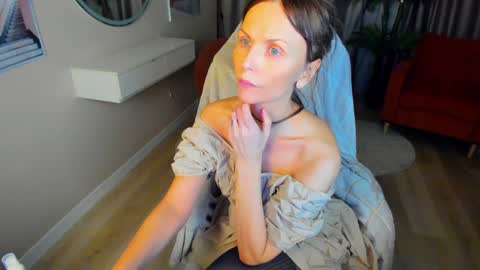 Elizabethangel online show from February 7, 2025, 1:25 am