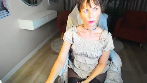 Elizabethangel online show from February 7, 2025, 4:27 am