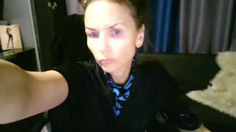 Elizabethangel online show from October 15, 2025, 5:46 pm
