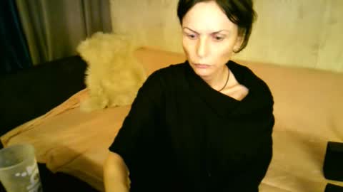 Elizabethangel online show from October 18, 2025, 8:53 pm