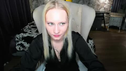 elizabeth_adamss online show from May 3, 2026, 12:27 am