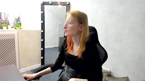 Snapshot of elizabeth_harpper chatting on March 7, 2025, 12:58 am Elizabeth online show from March 7, 2025, 12:58 am