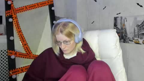 Elizabeth online show from November 12, 2025, 2:23 am