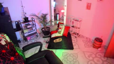 Elizabeth Martinez online show from November 27, 2025, 10:45 pm