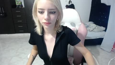  Elizabeth  online show from November 8, 2025, 11:36 pm