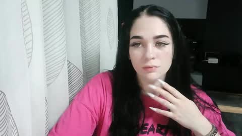 elizabeth_xi online show from October 3, 2025, 6:27 pm