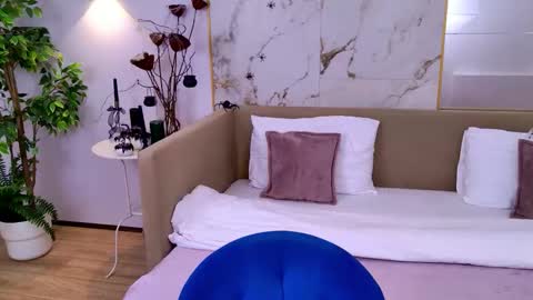 Elizabeth online show from October 28, 2025, 4:09 pm