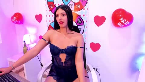 Elizabeth Rodrguez  online show from February 15, 2025, 3:17 pm