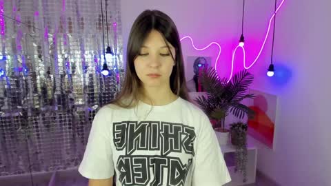 Snapshot of elizamild chatting on December 5, 2024, 4:12 pm Eliza online show from December 5, 2024, 4:12 pm