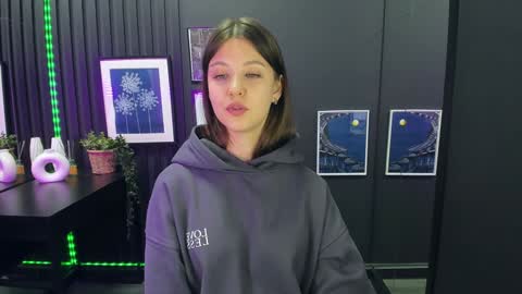 Snapshot of elizamild chatting on December 10, 2024, 7:11 pm Eliza online show from December 10, 2024, 7:11 pm