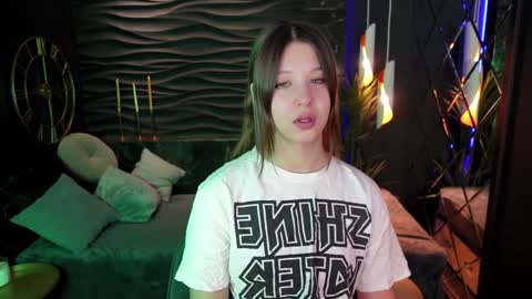 Snapshot of elizamild chatting on January 9, 2025, 1:02 pm Eliza online show from January 9, 2025, 1:02 pm