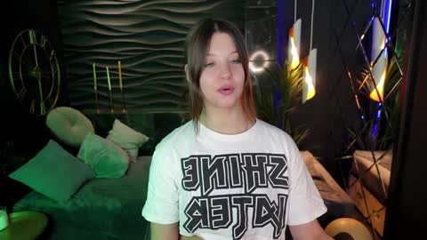 Snapshot of elizamild chatting on January 9, 2025, 5:11 pm Eliza online show from January 9, 2025, 5:11 pm