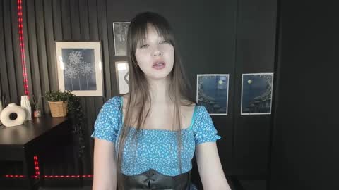 Snapshot of elizamild chatting on January 23, 2025, 7:40 pm Eliza online show from January 23, 2025, 7:40 pm