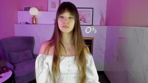 Snapshot of elizamild chatting on February 18, 2025, 1:33 pm Eliza online show from February 18, 2025, 1:33 pm