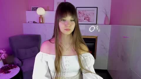 Snapshot of elizamild chatting on February 18, 2025, 7:41 pm Eliza online show from February 18, 2025, 7:41 pm