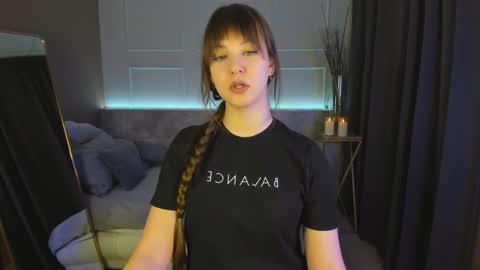 Snapshot of elizamild chatting on February 20, 2025, 1:40 pm Eliza online show from February 20, 2025, 1:40 pm