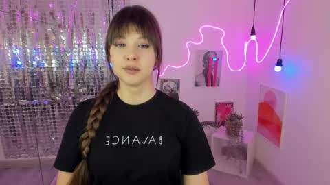 Snapshot of elizamild chatting on March 2, 2025, 1:05 pm Eliza online show from March 2, 2025, 1:05 pm