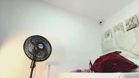 Snapshot of elizawiliamst chatting on November 29, 2025, 11:24 am Eliza online show from November 29, 2025, 11:24 am