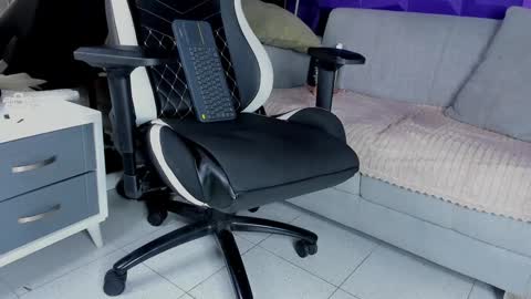 Snapshot of elizbeth_777 chatting on February 8, 2025, 2:16 pm elizbeth_777 online show from February 8, 2025, 2:16 pm