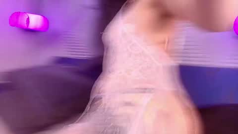 elizbeth_777 online show from December 18, 2025, 7:09 pm