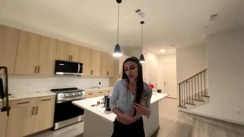 ella_ella_ella_ay online show from January 13, 2026, 12:38 am