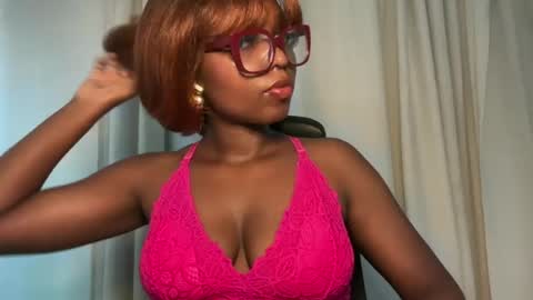 Snapshot of ella_laurel chatting on June 19, 2026, 11:47 am Ella online show from June 19, 2026, 11:47 am
