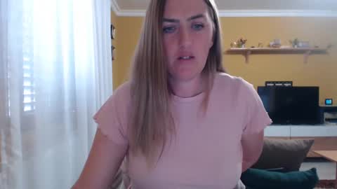 Ella  Max online show from March 10, 2025, 8:04 am