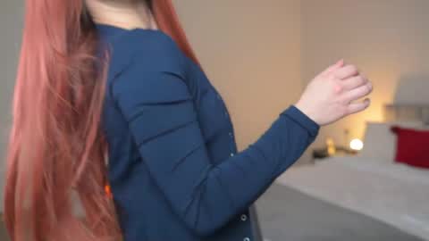 Ella online show from April 10, 2026, 6:56 pm