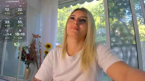 Snapshot of ella_vee chatting on July 2, 2026, 4:18 am ella_vee online show from July 2, 2026, 4:18 am