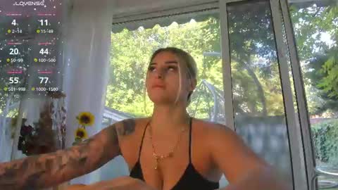Snapshot of ella_vee chatting on July 5, 2026, 5:36 am ella_vee online show from July 5, 2026, 5:36 am