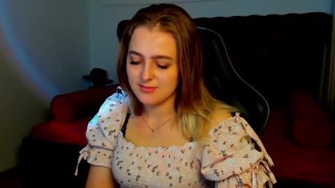 EllaBells online show from April 30, 2026, 5:03 am