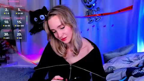 Ella online show from October 29, 2025, 3:47 pm