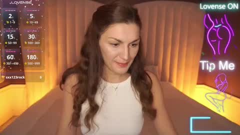 Ella online show from October 21, 2025, 8:53 pm