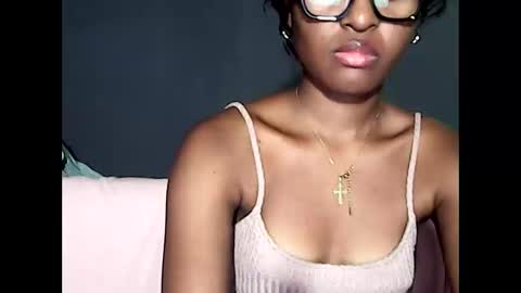 ellah245 online show from May 21, 2026, 9:44 pm