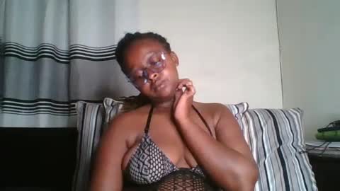 Snapshot of ellah_simone chatting on July 18, 2026, 4:00 pm ellah-simone online show from July 18, 2026, 4:00 pm