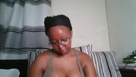 Snapshot of ellah_simone chatting on July 19, 2026, 11:41 pm ellah-simone online show from July 19, 2026, 11:41 pm