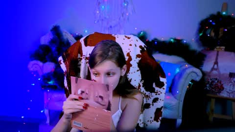 Snapshot of ellahorton chatting on December 15, 2024, 9:45 am Ella online show from December 15, 2024, 9:45 am