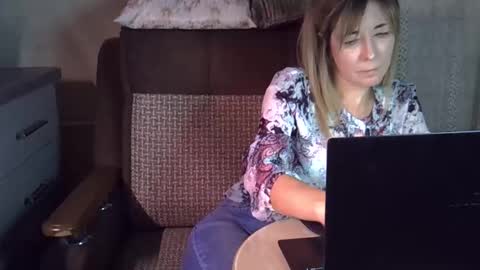 ellajohnsonx online show from November 29, 2025, 7:44 am