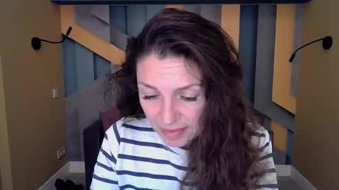 EllaLongs online show from October 28, 2025, 12:30 pm