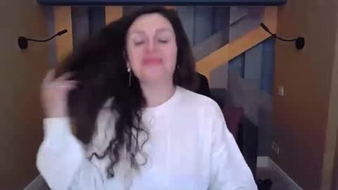 EllaLongs online show from November 22, 2025, 12:37 pm