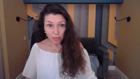 EllaLongs online show from February 3, 2026, 12:32 pm