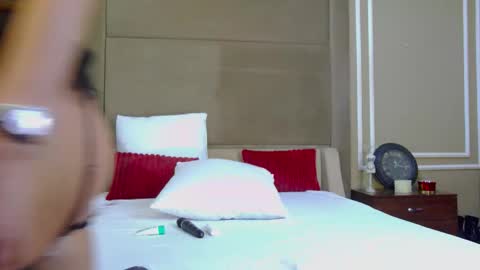 ellalux online show from March 20, 2026, 5:12 am