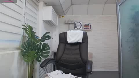 Snapshot of ellamilf chatting on February 4, 2025, 1:48 pm online show from February 4, 2025, 1:48 pm