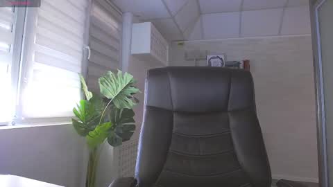 Snapshot of ellamilf chatting on February 24, 2025, 1:10 pm online show from February 24, 2025, 1:10 pm