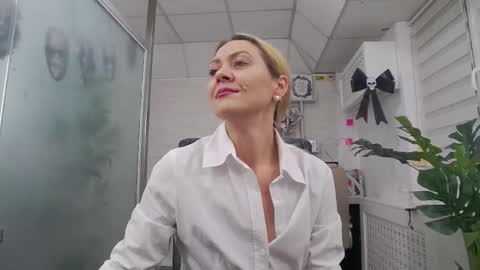            online show from October 24, 2025, 2:35 pm